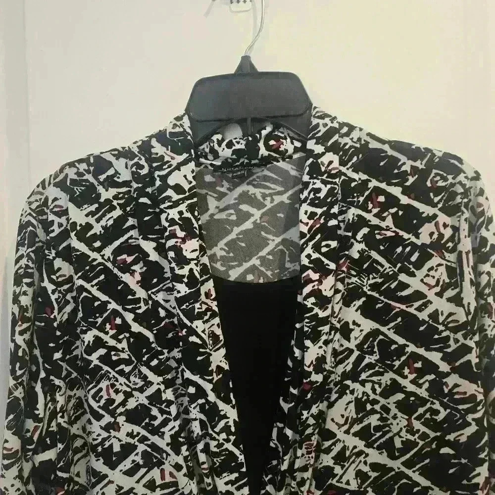 X117 Notation mock 2 piece black and red loose fit size large - Picture 3 of 8